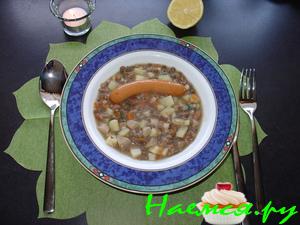 Чечевичный суп со свиной ножкой