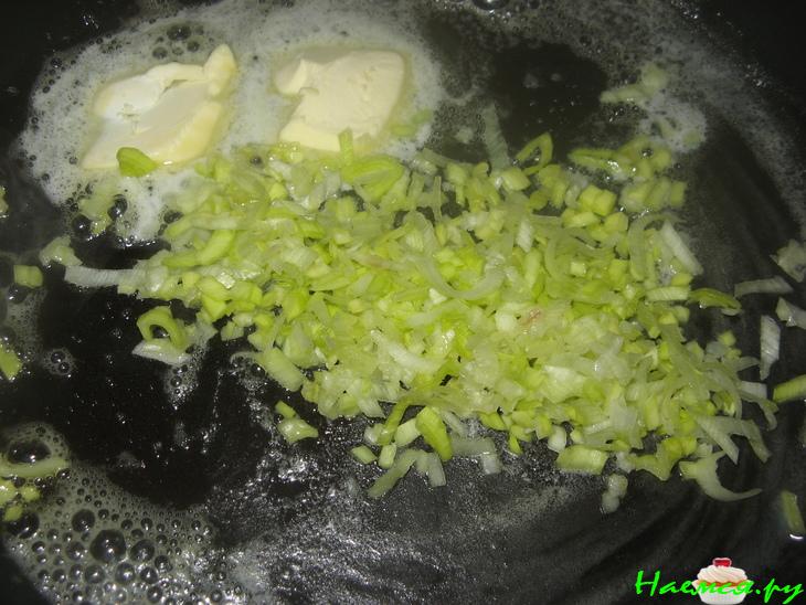 Рыбный рулет-суфле с перечно-грибной начинкой