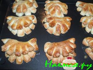 Плюшки с корицей и изюмом