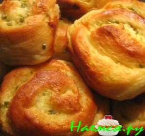 Плюшки с луком (тесто хорошо для пиццы)