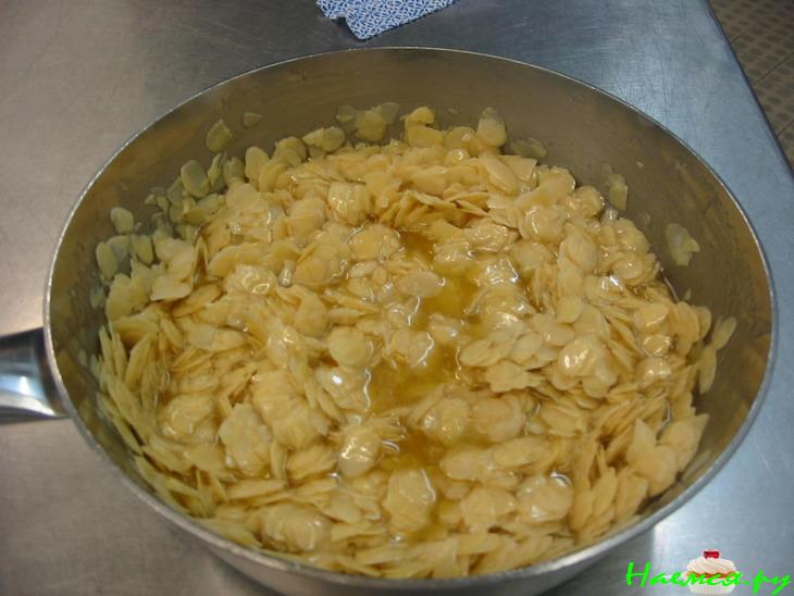 Пирог миндалевый очень быстрый