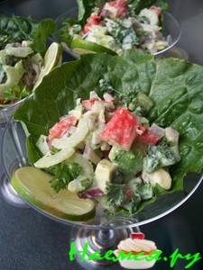 Салат с крабовым мясом в горчично-йогуртовой заправке