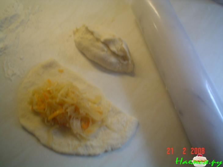 Пирожки творожные с квашеной капустой