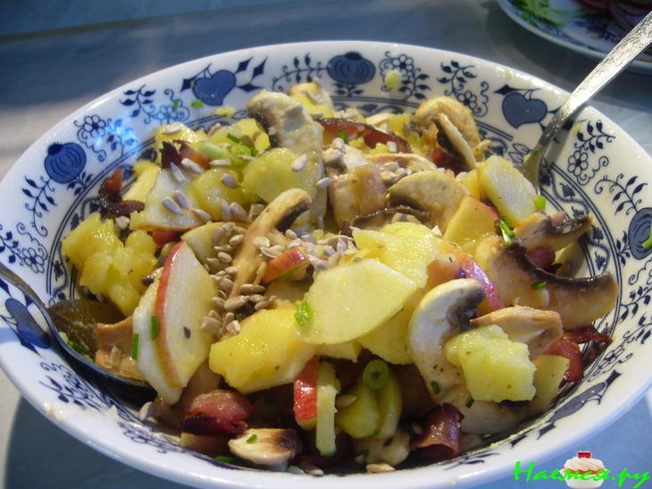 Картофельный салат с шампиньонами и ветчиной