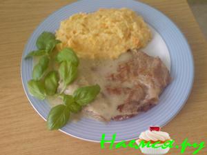 Шницель с соусом из кольраби