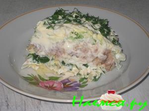 Салат "Мимоза" с огурцом и зеленью