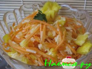 Салат морковно-яблочный с вялеными ананасами