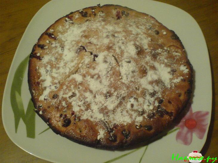 Бретонский пирог с клюквой и яблоками