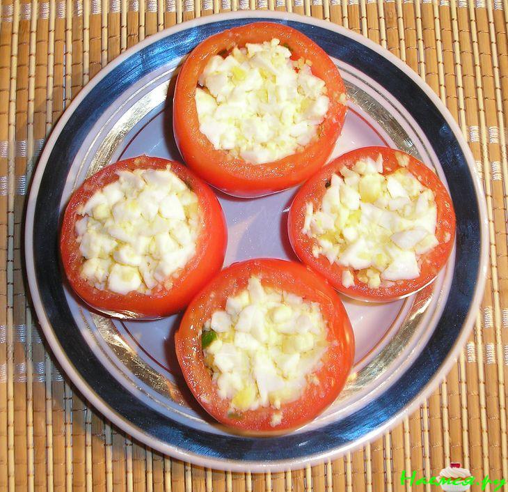 Фаршированные яйцом и зеленью помидоры Фаршированные яйцом и зеленью помидоры