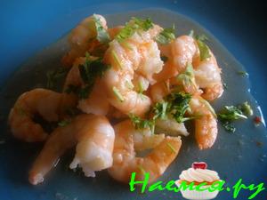 Креветки в вине, чили и чесноке