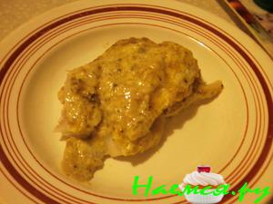 Филе белой рыбы под майонезно-чесночным соусом