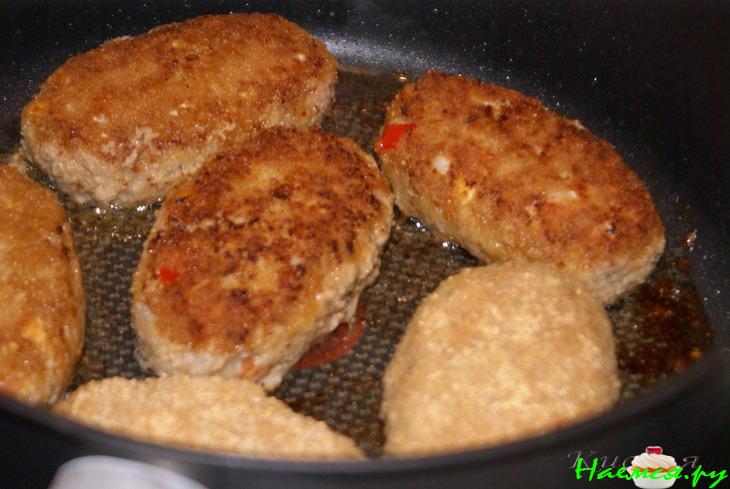 Котлеты с паприкой и колбасным сыром