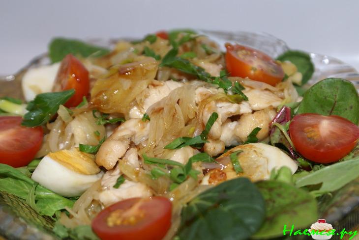 Куриное филе с яйцами по-тайски