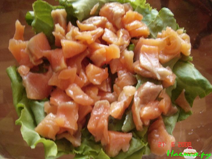 Салат из молодого картофеля и семги с горчичной заправкой