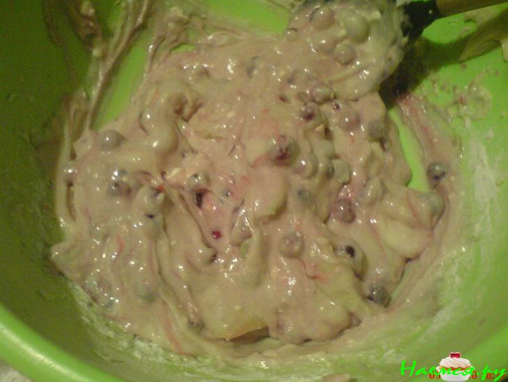 Бретонский пирог с клюквой и яблоками