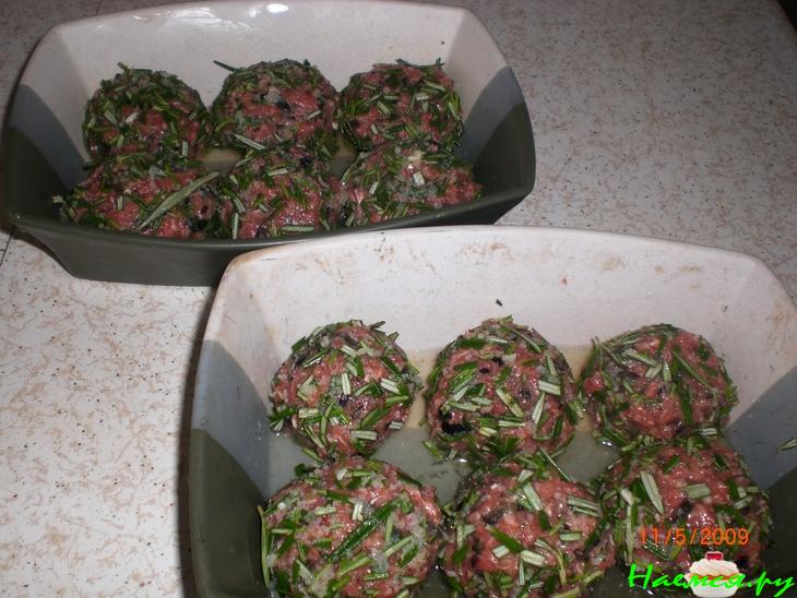 Мясные тефтели с маслинами, фетой и рoзмарином