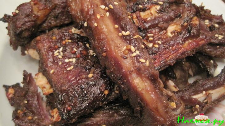 Бараньи ребра 'Тирияки' с киви Бараньи ребра 'Тирияки' с киви