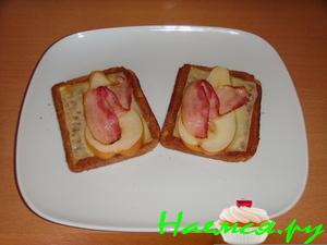 Бутерброды с грушей и беконом