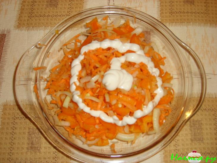 Карп фаршированный овощами