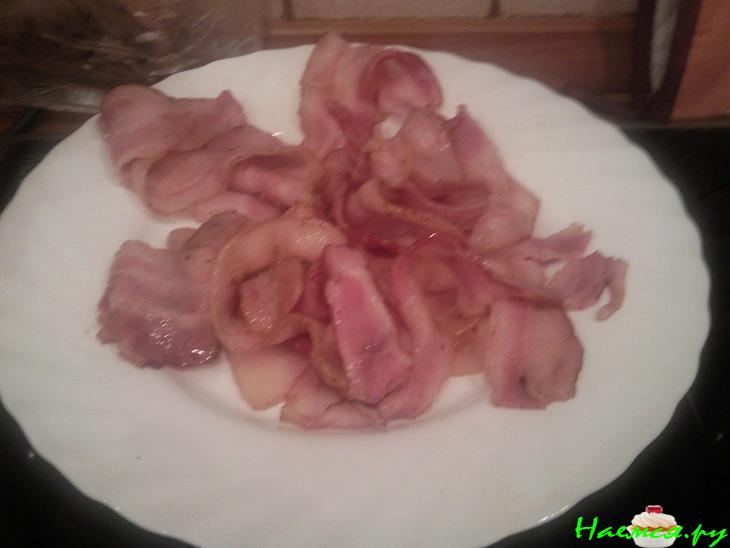 Салат с авокадо и беконом