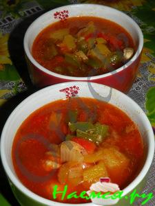 Гуляш куриный «Светофор» с красным, желтым и зеленым перцем