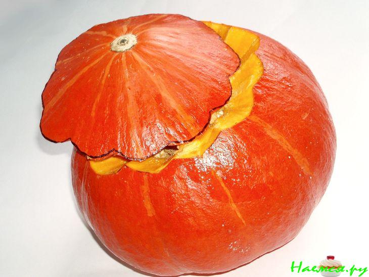 Тыква запеченная, фаршированная овощами и мясом