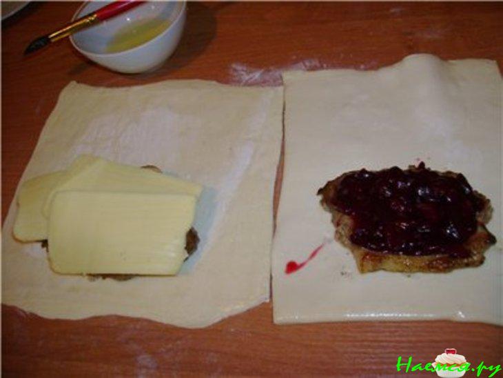 Мясо в слоеном тесте