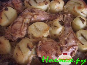 Курица запеченная с картошкой в маринаде
