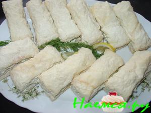 Закусочные пироженки с форелево-авокадным муссом