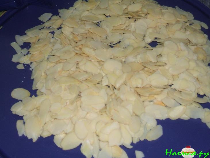 Миндальный пирог с кремом