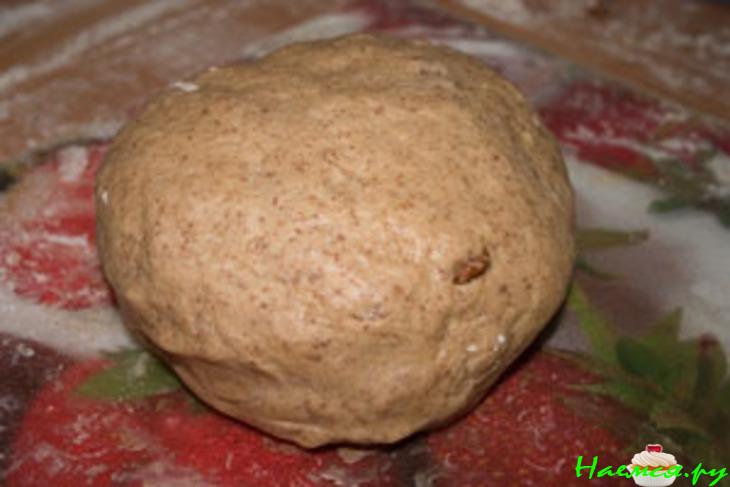 Кекс с горьким шоколадом и орехами