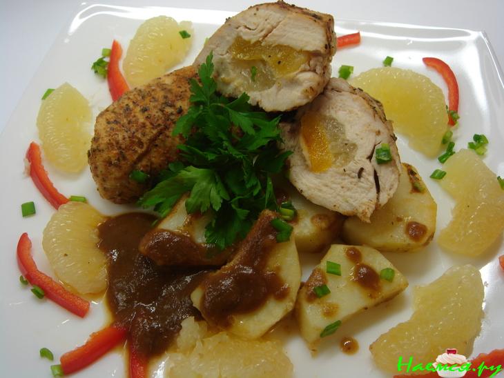 Куриная грудка, фаршированная свити и курагой, приготовленная на пару