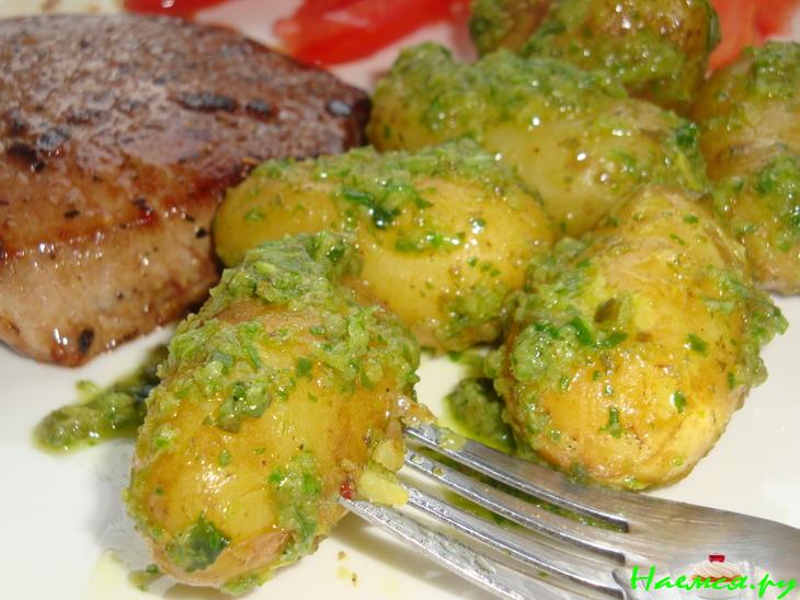 Картофель с Сальса-верде на гарнир