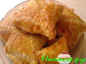 Слоеные пирожки с мясом