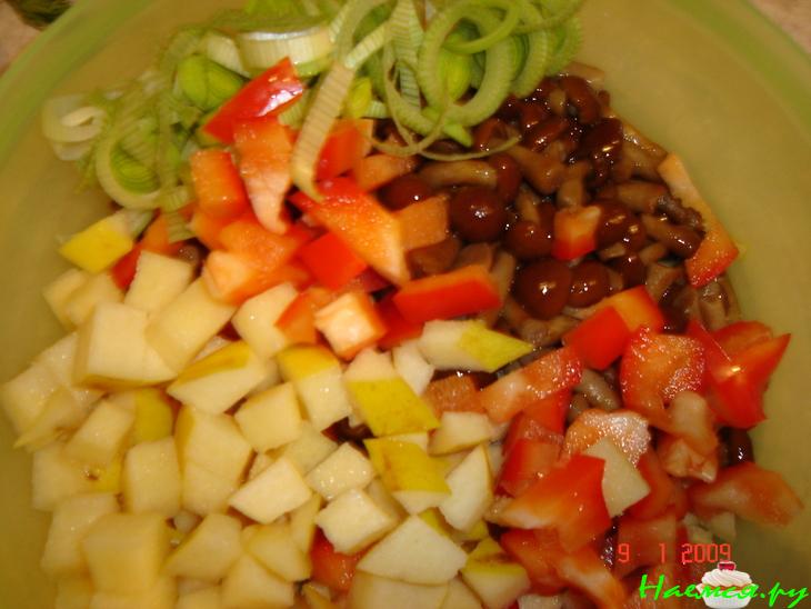 Салат с опятами и айвой "Экспромт" Салат с опятами и айвой "Экспромт"