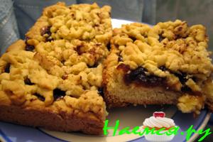 Тертый пирог с вареньем