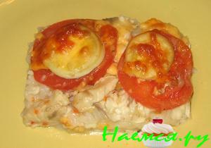 Рыбная запеканка с рисом и помидором