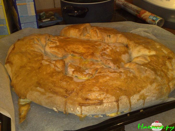 Крендель с беконом и яйцом