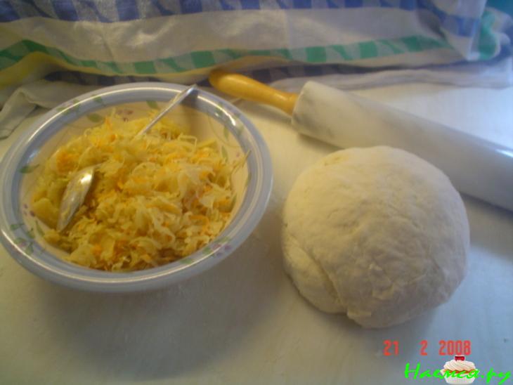 Пирожки творожные с квашеной капустой