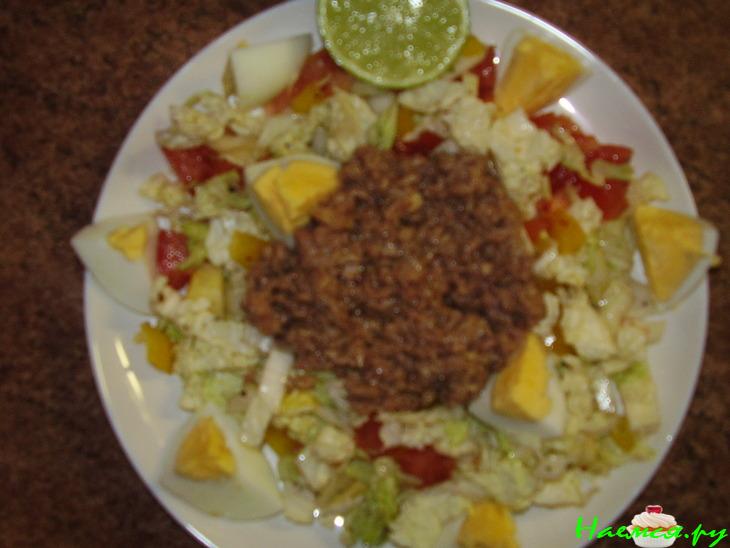 Салат с тунцом и пекинской капусткой