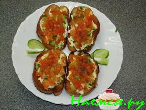 Гренки с овощами и чесноком