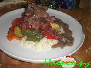 Куриные желудочки с гарниром