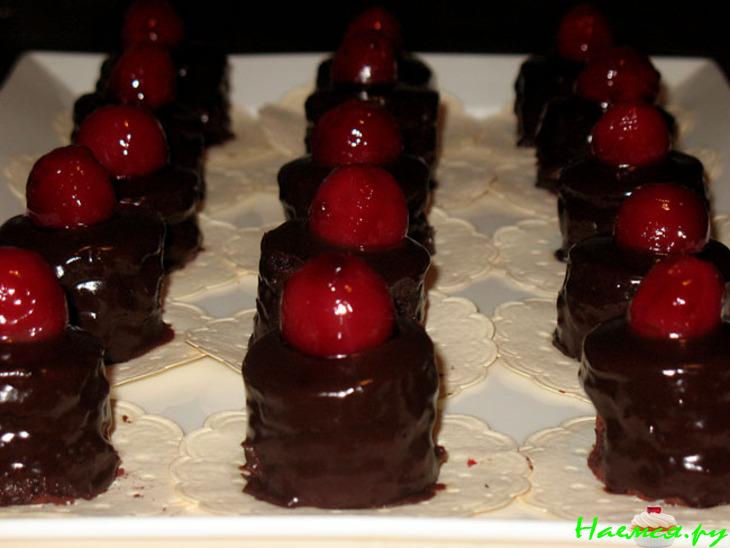 Шоколадно-вишнёвые Petit Fours (Пти Фур) Шоколадно-вишнёвые Petit Fours (Пти Фур)