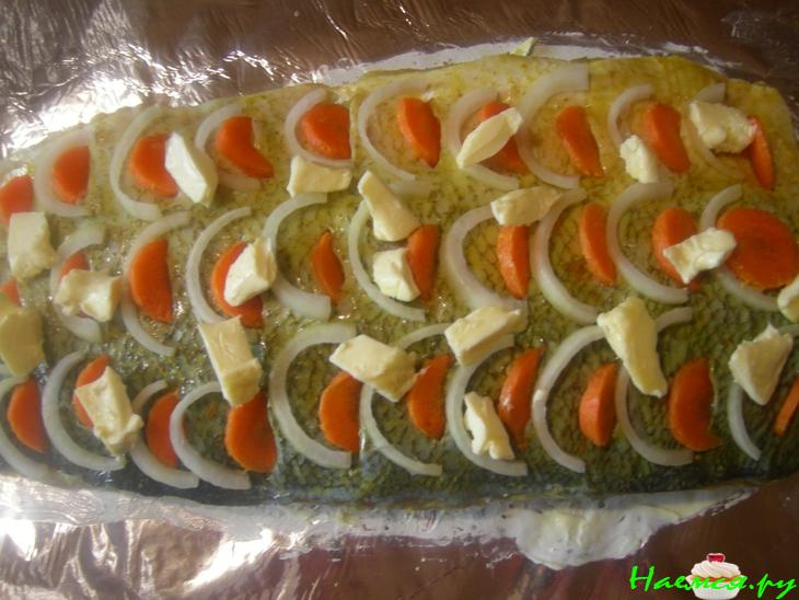 Кефаль запеченная с овощами в фольге