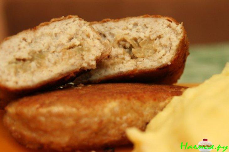 Рыбные зразы с соленым огурчиком