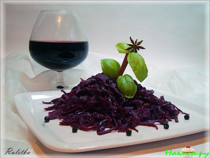 Краснокочанная капуста с можжевельником, вишней и яблоками