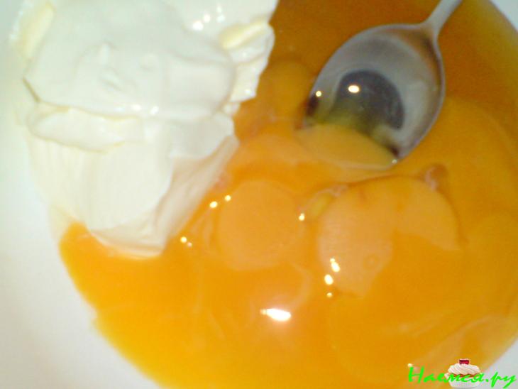 Яблочный пирог под медово-сметанно-яичной заливкой