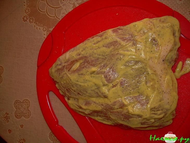 Свинина с чесноком, запечённая в фольге