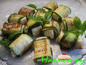 Рулетики из цуккини с сыром фета