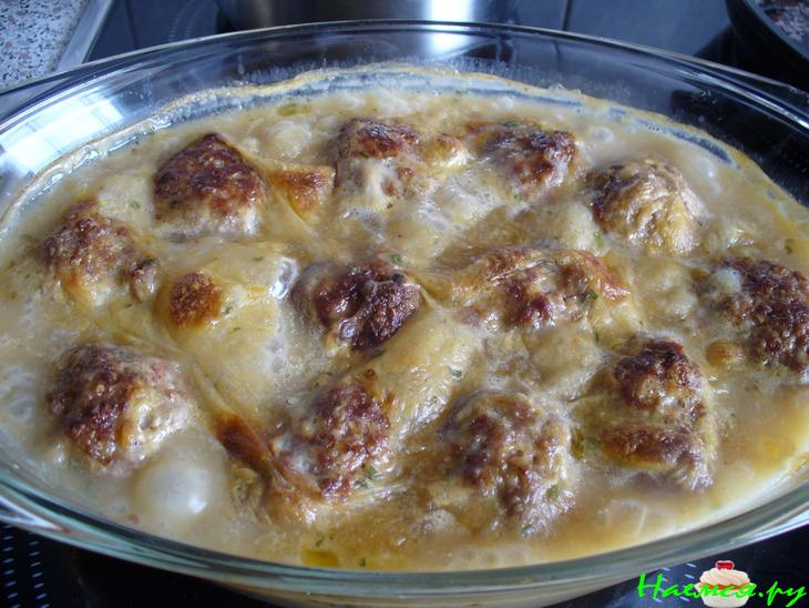 Котлеты с овсяными хлопьями в грибном соусе